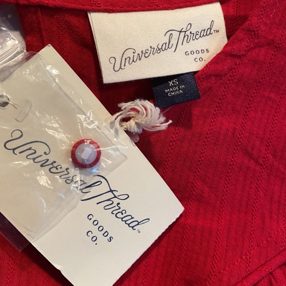 Universal Threads long sleeve red key hole blouse - Picture 4 of 7